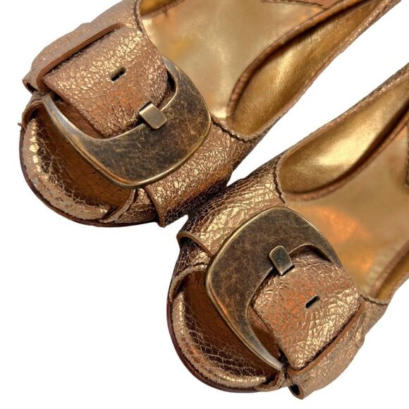 D&G Dolce & Gabbana Metallic Crackled Leather Buckle Pumps - Picture 4 of 15